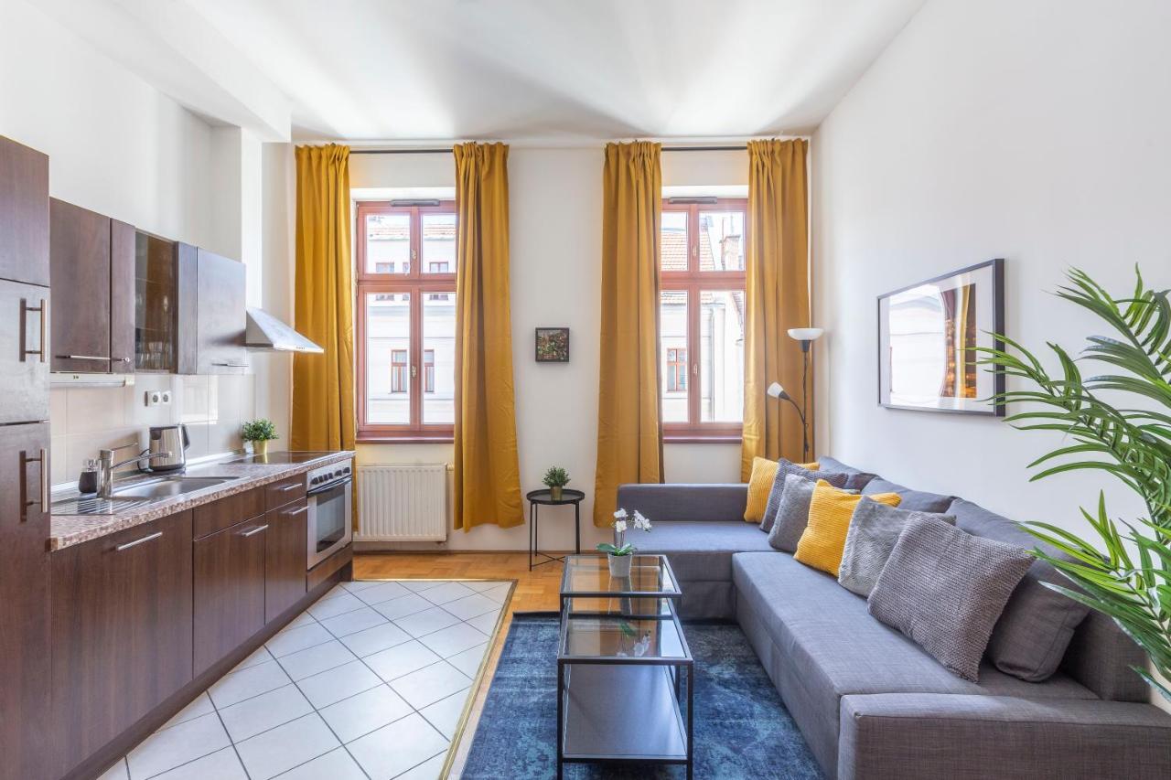Downtown Cozy Home In The Gozsdu Garden Budapest Eksteriør billede